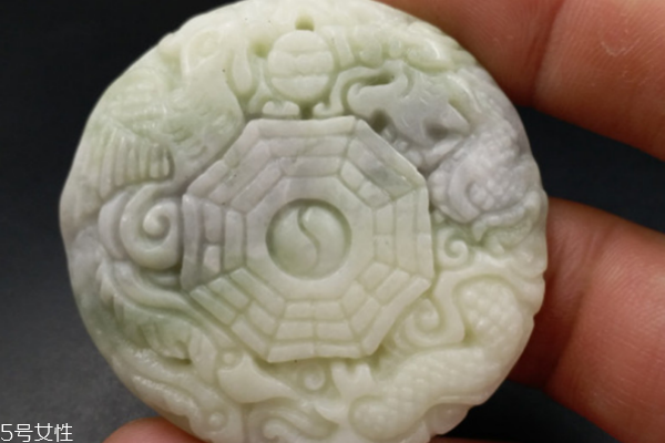 藍田玉吊墜價格 品質和雕刻都有影響 藍田玉吊墜價格 品質和雕刻都有影響