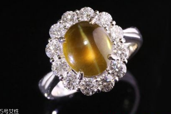 貓眼石戒指多少錢 多在千元以上 貓眼石戒指多少錢 多在千元以上