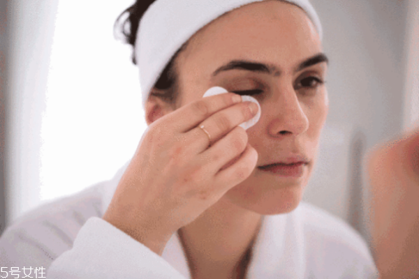 用卸妝油會長閉口嗎 卸妝油會導致閉口