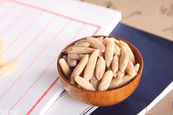 麥冬是什么樣子的 有這些特征 麥冬是什么樣子的 有這些特征