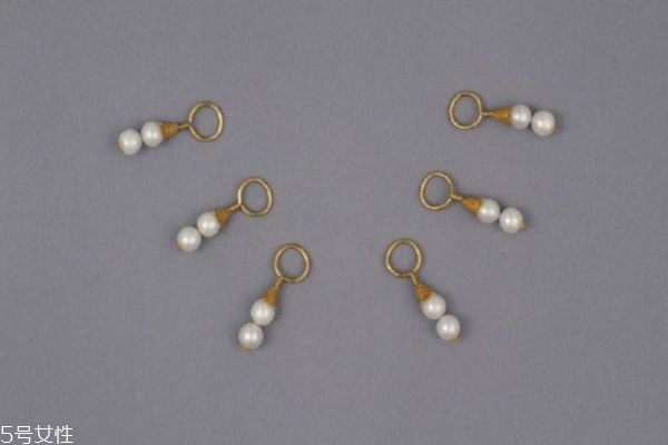 一耳三鉗什么時候戴 一耳三鉗是什么意思 一耳三鉗什么時候戴 一耳三鉗是什么意思