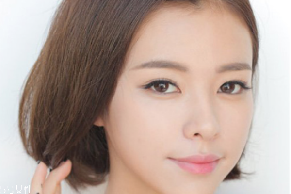 皮膚油怎么化妝 油皮化妝小技巧 皮膚油怎么化妝 油皮化妝小技巧