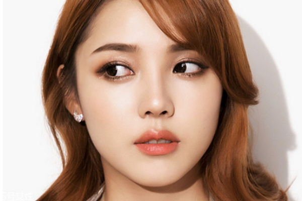 皮膚油怎么化妝 油皮化妝小技巧 皮膚油怎么化妝 油皮化妝小技巧