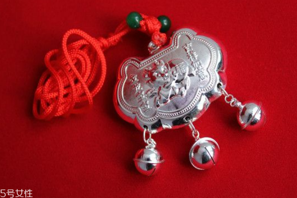 長命鎖金好還是銀好 兩種材質區(qū)別很大