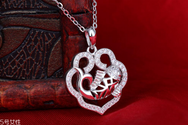 長命鎖金好還是銀好 兩種材質區(qū)別很大