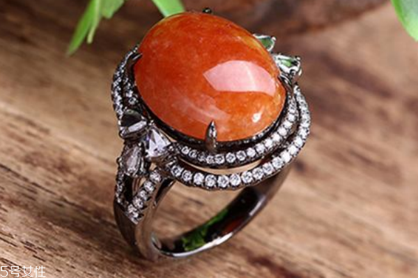紅翡翠戒指多少錢 頂級(jí)品種高達(dá)百萬元 紅翡翠戒指多少錢 頂級(jí)品種高達(dá)百萬元