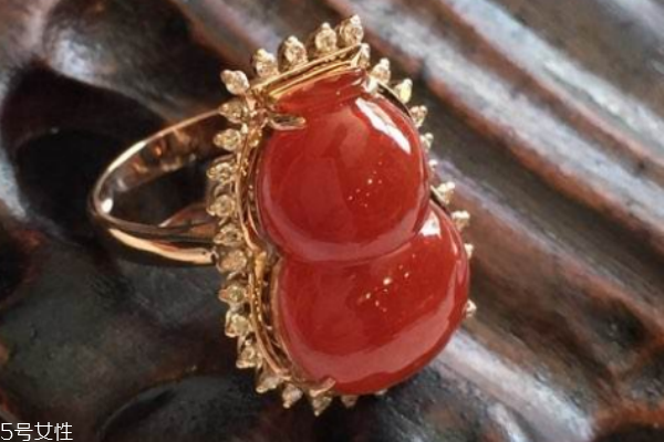 紅翡翠戒指多少錢 頂級(jí)品種高達(dá)百萬元 紅翡翠戒指多少錢 頂級(jí)品種高達(dá)百萬元