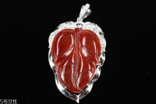 紅瑪瑙與紅翡翠的區(qū)別 顏色質(zhì)地都不同 紅瑪瑙與紅翡翠的區(qū)別 顏色質(zhì)地都不同