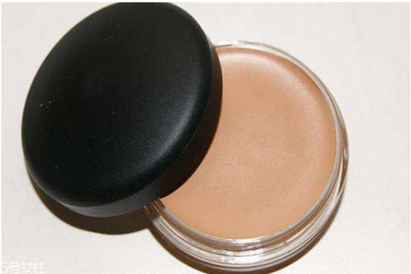 遮瑕筆和氣墊哪個(gè)先用 無(wú)暇底妝遮瑕一步搞定 遮瑕筆和氣墊哪個(gè)先用 無(wú)暇底妝遮瑕一步搞定