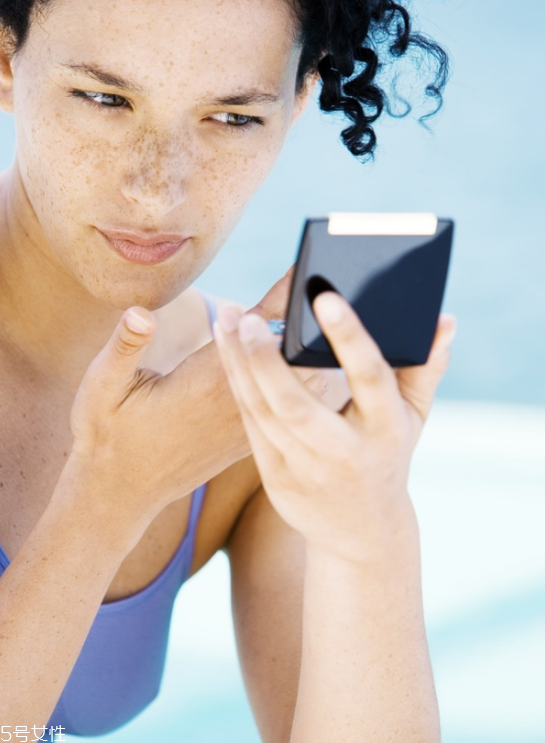 皮膚曬黑了多久能恢復(fù) 皮膚曬黑多久能白回來 皮膚曬黑了多久能恢復(fù) 皮膚曬黑多久能白回來