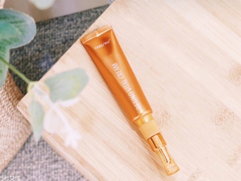 眼唇霜哪個牌子好 希思黎vs赫蓮娜vs怡麗絲爾 眼唇霜哪個牌子好 希思黎vs赫蓮娜vs怡麗絲爾