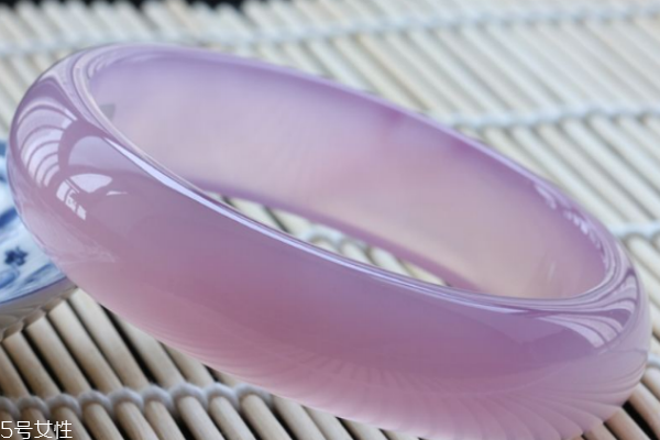 冰花芙蓉玉手鐲價(jià)格 便宜的幾百元 冰花芙蓉玉手鐲價(jià)格 便宜的幾百元