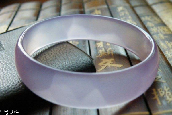 冰花芙蓉玉手鐲價(jià)格 便宜的幾百元 冰花芙蓉玉手鐲價(jià)格 便宜的幾百元