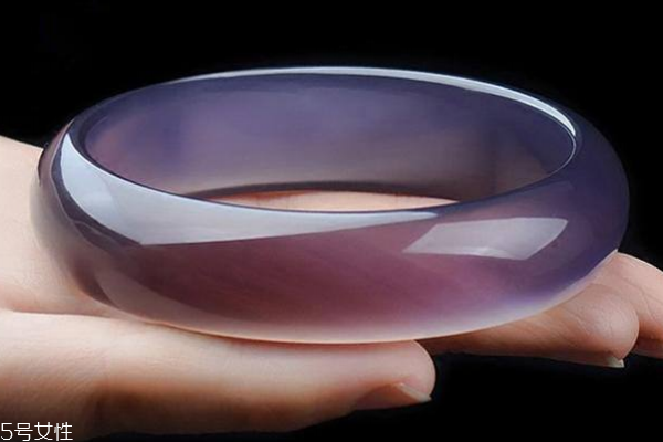 芙蓉玉手鐲有什么功效 可以美容養(yǎng)顏 芙蓉玉手鐲有什么功效 可以美容養(yǎng)顏