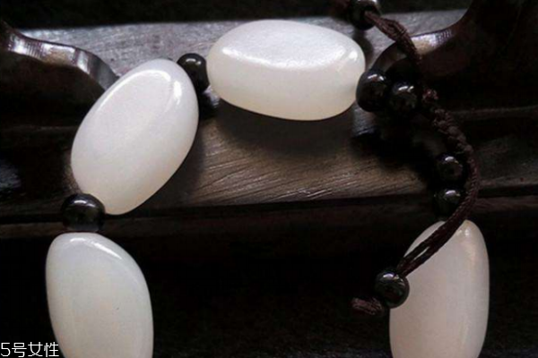 阿富汗玉和和田玉的區(qū)別 要學會辨認
