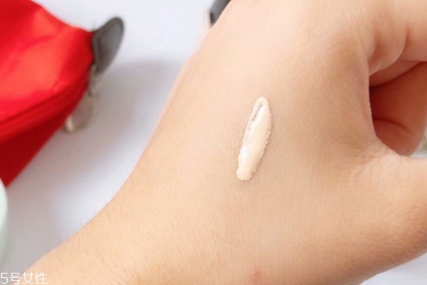 裸妝平價粉底液哪款好 這款你別錯過