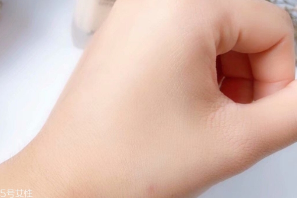 裸妝平價粉底液哪款好 這款你別錯過