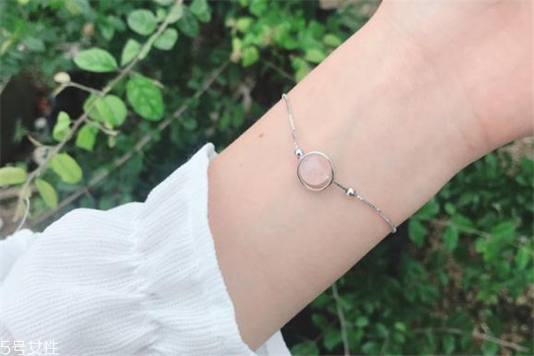 艾蒂諾銀飾是純銀嗎 學(xué)會(huì)看辨認(rèn)標(biāo)記 艾蒂諾銀飾是純銀嗎 學(xué)會(huì)看辨認(rèn)標(biāo)記