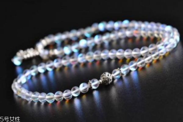 月光石適合什么星座 六月生辰守護(hù)石 月光石適合什么星座 六月生辰守護(hù)石