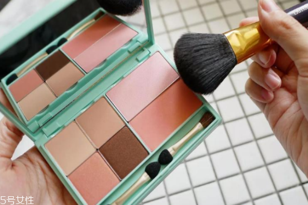 膚色黑的人用什么腮紅 這2種顏色不會拉低顏值 膚色黑的人用什么腮紅 這2種顏色不會拉低顏值