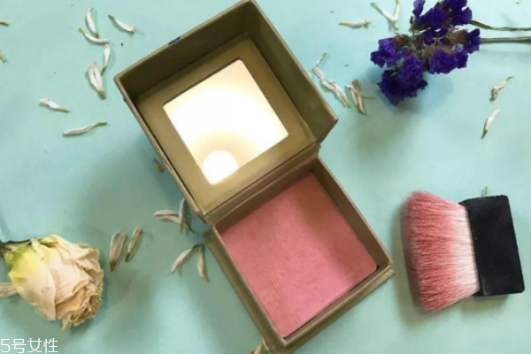 膚色黑的人用什么腮紅 這2種顏色不會拉低顏值 膚色黑的人用什么腮紅 這2種顏色不會拉低顏值