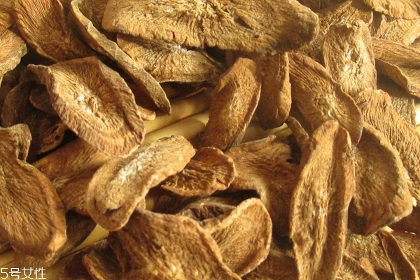 牛蒡茶能治便秘嗎 有一些效果 牛蒡茶能治便秘嗎 有一些效果