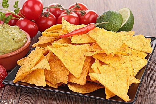薯片沒氣能不能吃 要看薯片是否變質(zhì) 薯片沒氣能不能吃 要看薯片是否變質(zhì)
