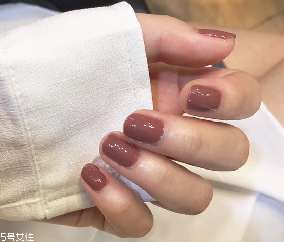 名創(chuàng)優(yōu)品指甲油色號(hào)推薦 5塊錢巨顯白巨溫柔 名創(chuàng)優(yōu)品指甲油色號(hào)推薦 5塊錢巨顯白巨溫柔