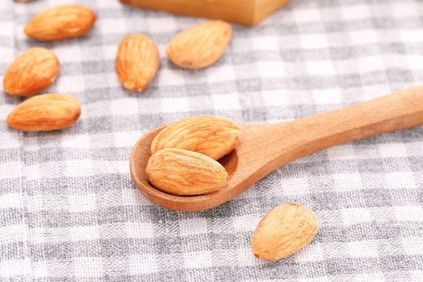 新鮮杏仁怎么保存 要經(jīng)過(guò)處理