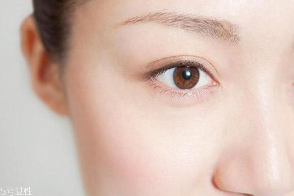 眼霜為什么起脂肪粒 用不對(duì)簡(jiǎn)直毀臉 眼霜為什么起脂肪粒 用不對(duì)簡(jiǎn)直毀臉