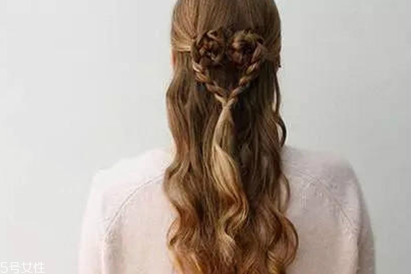 愛心編發(fā)怎么扎好看 學會這個立馬氣質(zhì)上身 愛心編發(fā)怎么扎好看 學會這個立馬氣質(zhì)上身