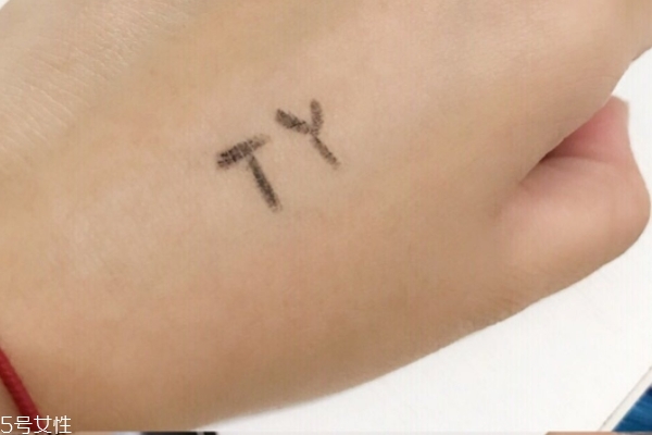 平價奶油肌粉底液 暗黃皮膚好物分享 平價奶油肌粉底液 暗黃皮膚好物分享