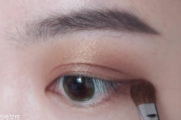 眼妝怎么畫顯得溫柔 僅需4步的溫柔奶茶棕眼妝 眼妝怎么畫顯得溫柔 僅需4步的溫柔奶茶棕眼妝