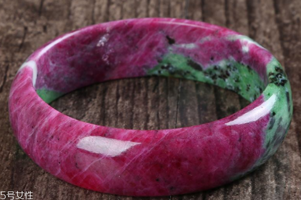 紅綠寶的功效與作用 改善心情和運勢 紅綠寶的功效與作用 改善心情和運勢