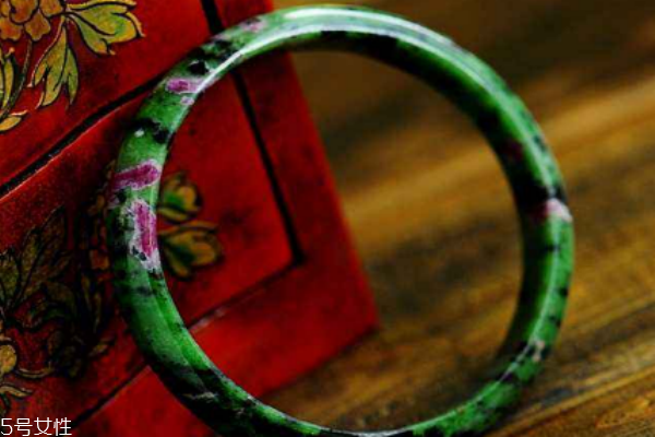 紅綠寶多少錢(qián)一克 多在百元以?xún)?nèi) 紅綠寶多少錢(qián)一克 多在百元以?xún)?nèi)