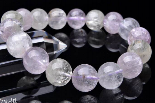 紫鋰輝石多少錢(qián)一克拉 寶石凈度很重要