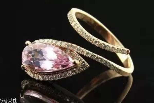 紫鋰輝石多少錢(qián)一克拉 寶石凈度很重要