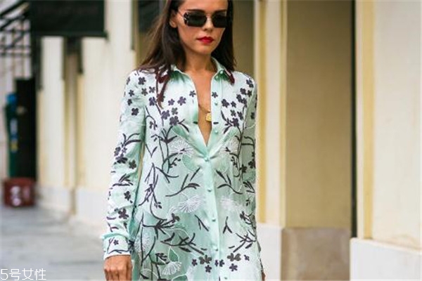 襯衫裙秋天怎么搭配 巧妙搭配不怕冷 襯衫裙秋天怎么搭配 巧妙搭配不怕冷