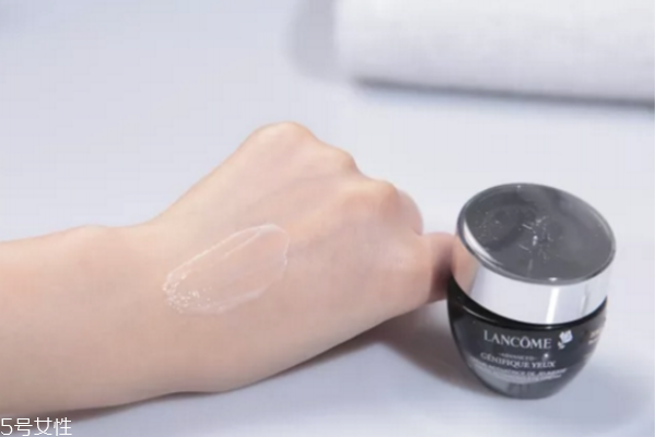 科顏氏眼霜和蘭蔻眼霜哪個(gè)好 兩款眼霜一決高下 科顏氏眼霜和蘭蔻眼霜哪個(gè)好 兩款眼霜一決高下