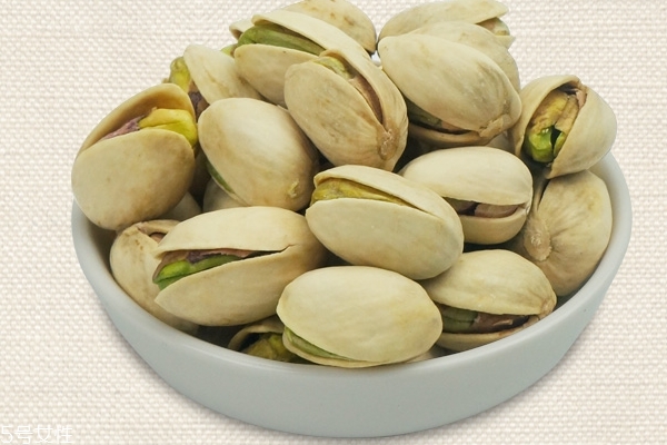 開心果為什么是咸的 因?yàn)榧庸み^(guò)