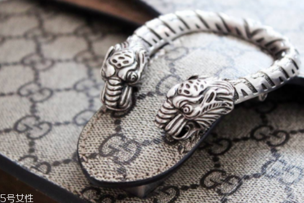 gucci酒神包怎么打開(kāi) 虎頭有玄機(jī)