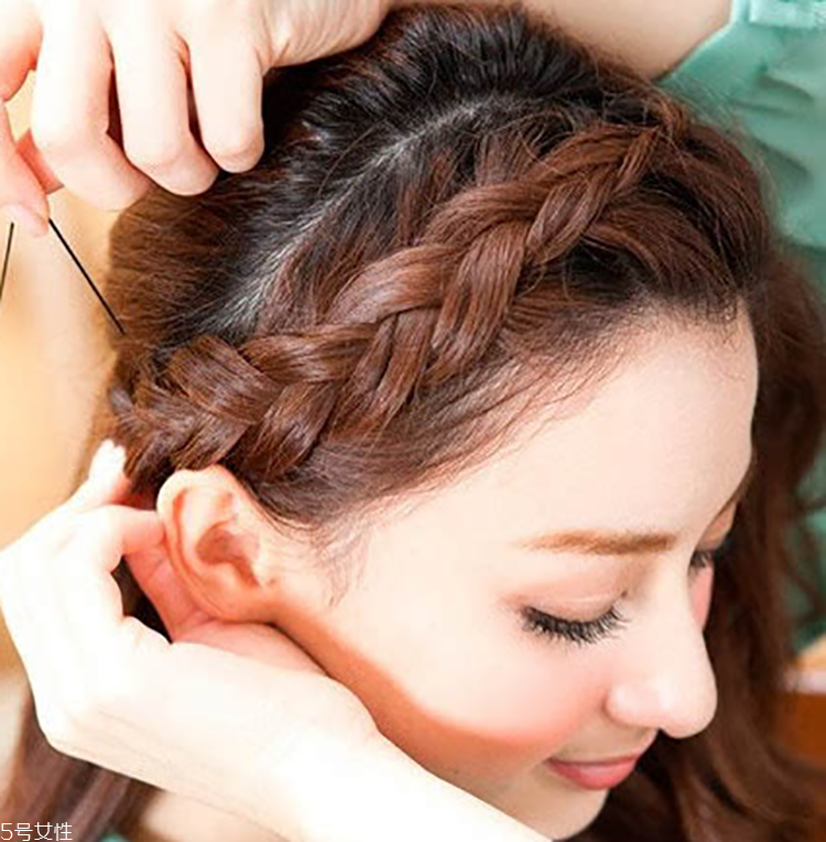 愛心編發(fā)怎么扎好看 學會這個立馬氣質(zhì)上身 愛心編發(fā)怎么扎好看 學會這個立馬氣質(zhì)上身