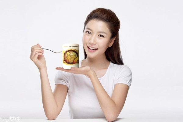 蜂王漿要空腹吃嗎 服用時(shí)間很重要 蜂王漿要空腹吃嗎 服用時(shí)間很重要