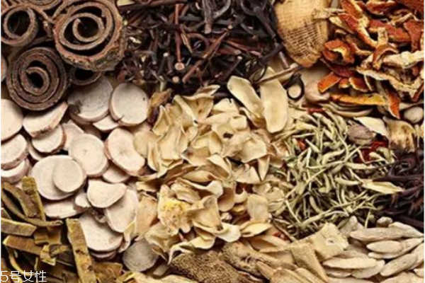 皮膚暗黃黑眼圈重怎么辦 魅力電眼輕松養(yǎng)成 皮膚暗黃黑眼圈重怎么辦 魅力電眼輕松養(yǎng)成