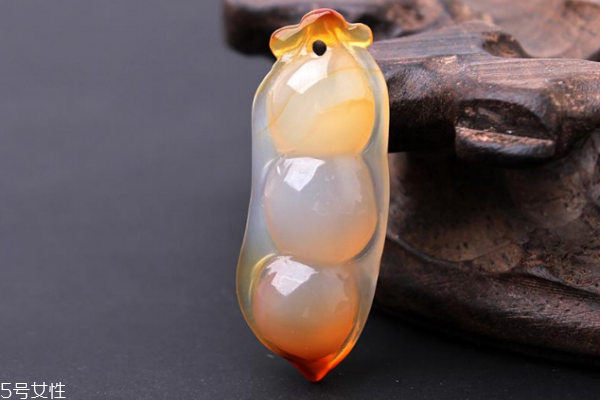 冰彩玉髓一般值多少錢 不算太昂貴 冰彩玉髓一般值多少錢 不算太昂貴