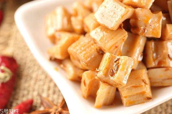 蓮藕跟什么炒好吃 配肉還不錯(cuò) 蓮藕跟什么炒好吃 配肉還不錯(cuò)