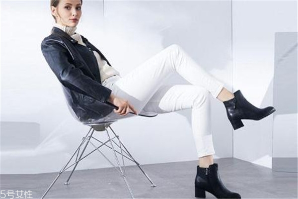 切爾西靴配什么衣服 秋冬一定要有它 切爾西靴配什么衣服 秋冬一定要有它