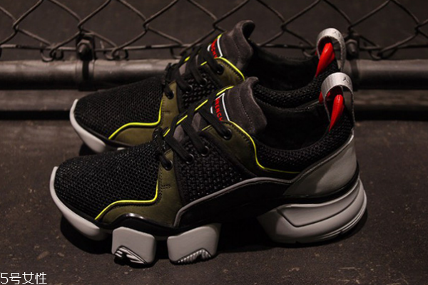 紀(jì)梵希老爹鞋多少錢 最火聯(lián)名款 紀(jì)梵希老爹鞋多少錢 最火聯(lián)名款