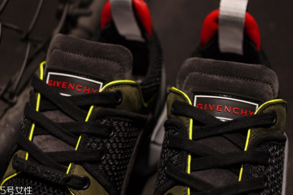 紀(jì)梵希老爹鞋多少錢 最火聯(lián)名款 紀(jì)梵希老爹鞋多少錢 最火聯(lián)名款