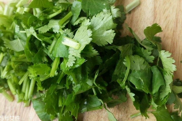 香菜會(huì)殺精嗎 沒有真實(shí)依據(jù) 香菜會(huì)殺精嗎 沒有真實(shí)依據(jù)